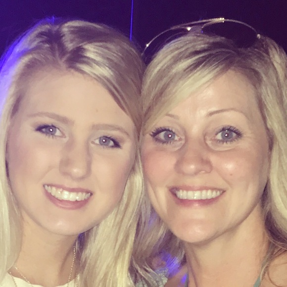 Meet your Posher, Stephanie - Picture 1 of 1